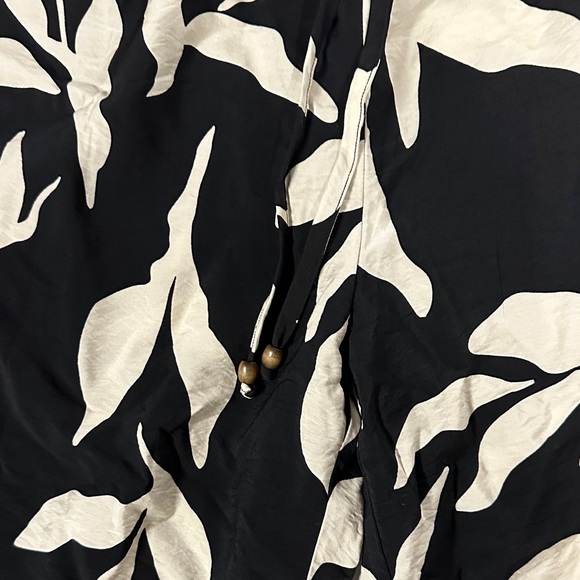 NWT SoHo Apparel Plus Baggy Floral Capri Size 2x - Picture 2 of 8